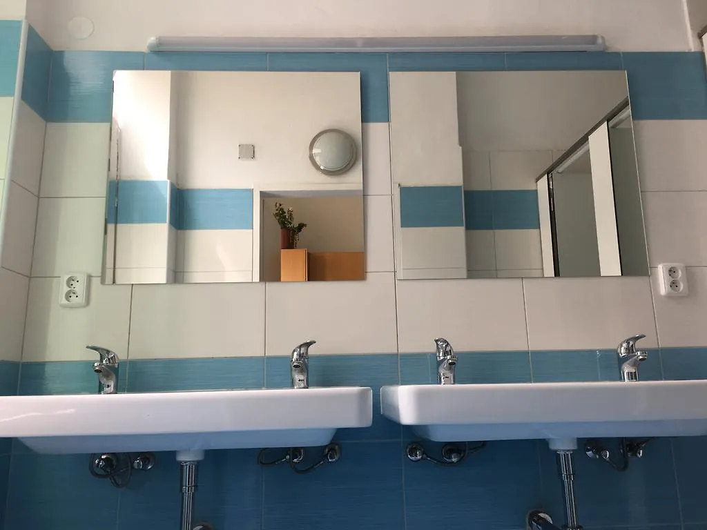 Chichilli Hostel 0*, Vienna Austria