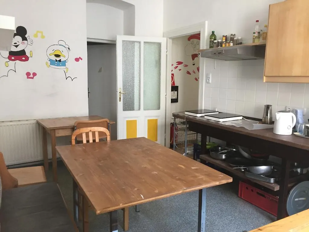 Chichilli Hostel  Vienna