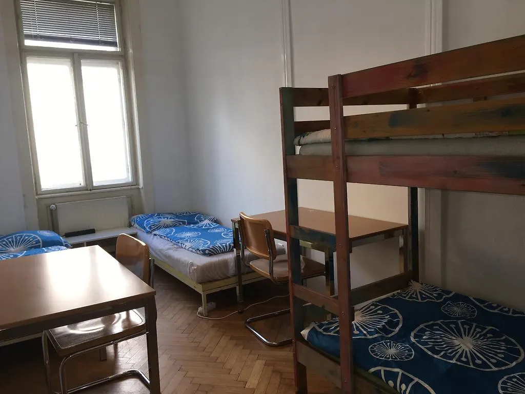 Chichilli Hostel  Vienna
